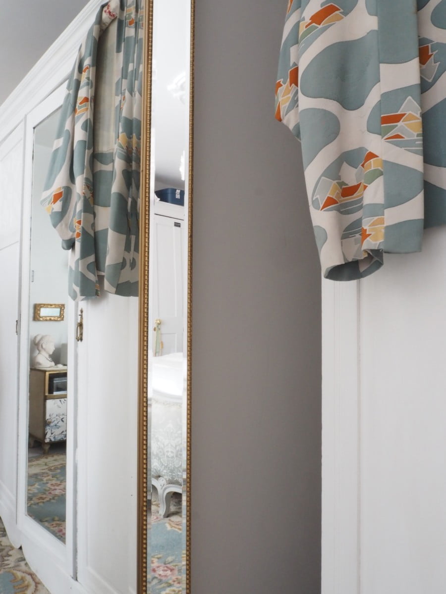 How a selfie addict found the perfect mirror for her bedroom by Interior Stylist and Design Blogger Maxine Brady from WeLoveHomeBlog How a selfie addict found the perfect mirror for her bedroom by Interior Stylist and Design Blogger Maxine Brady from WeLoveHomeBlog
