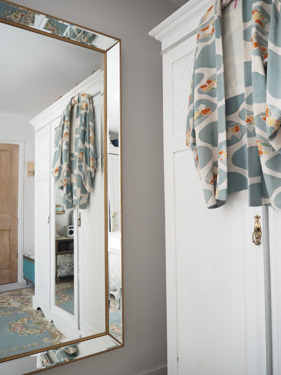 How a selfie addict found the perfect mirror for her bedroom by Interior Stylist and Design Blogger Maxine Brady from WeLoveHomeBlog How a selfie addict found the perfect mirror for her bedroom by Interior Stylist and Design Blogger Maxine Brady from WeLoveHomeBlog
