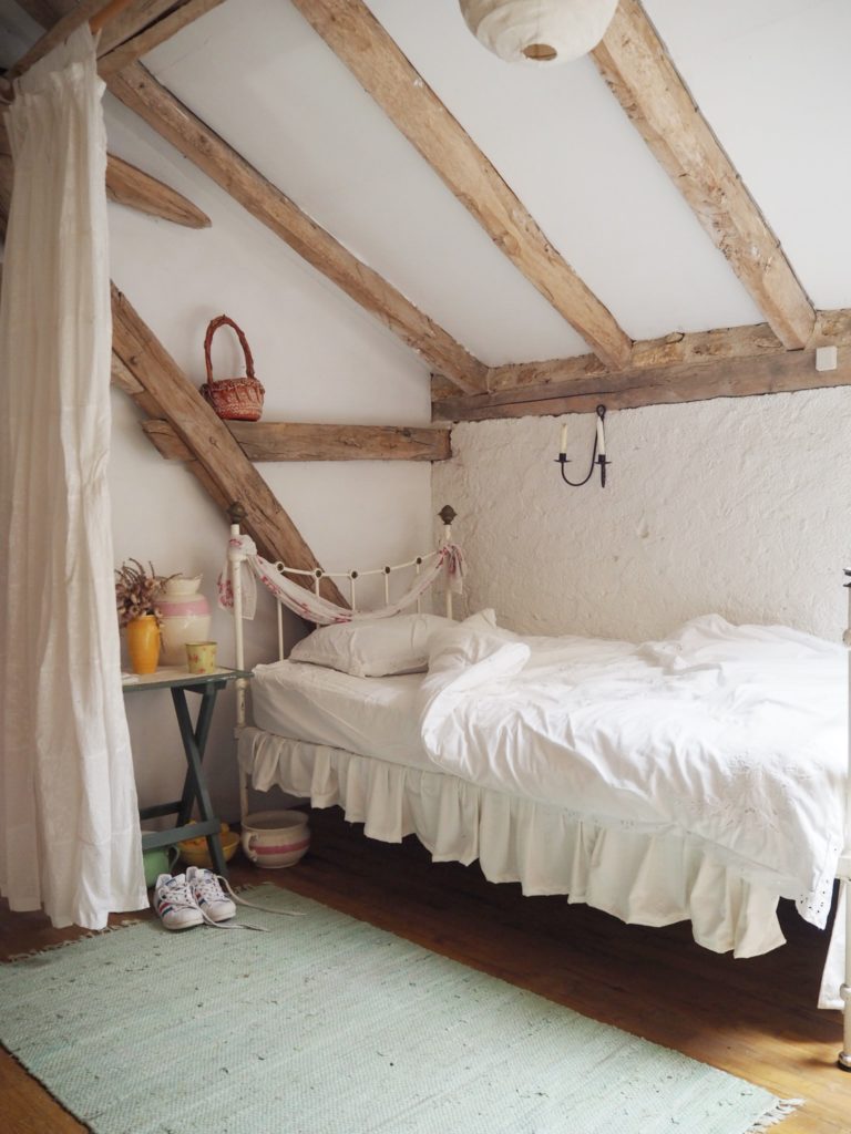 Interior Stylist Maxine Brady shares with you an inspirational French farmhouse interior so that you can bring a bit of summer styling to your home.