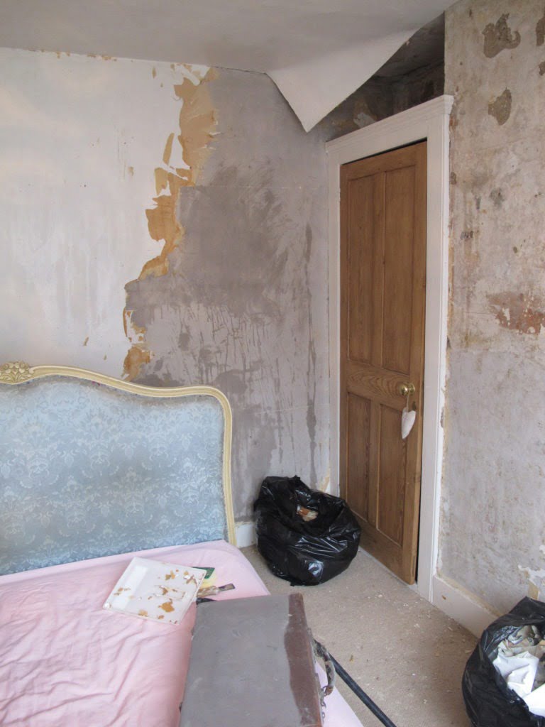 How To Diy Distressed Walls At Home Maxine Brady Interior Stylist Blogger Tv Presenter