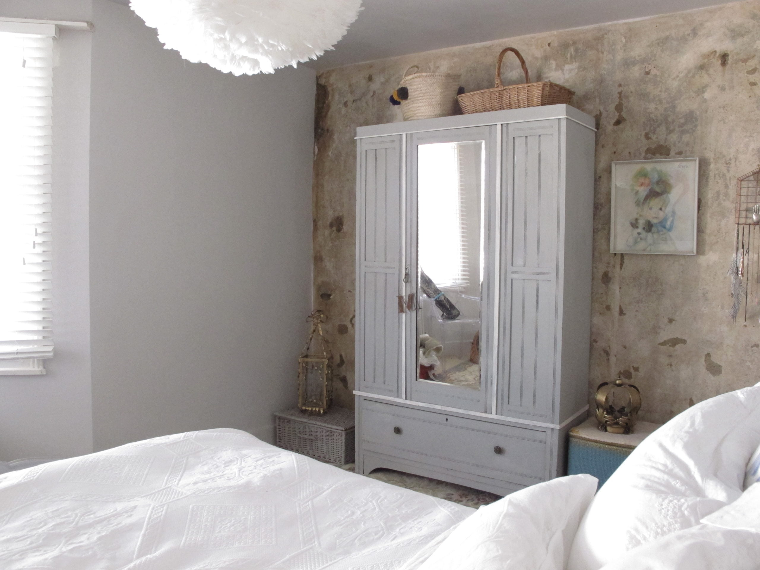 How To Diy Distressed Walls At Home Maxine Brady Interior Stylist Blogger Tv Presenter