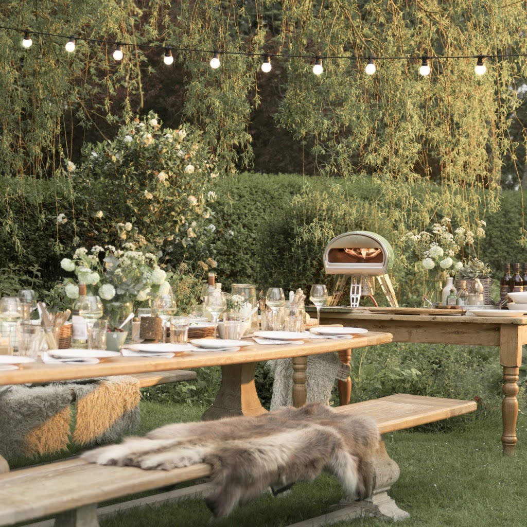 Looking for advice on buying outdoor ovens? Then read this detailed buyer's guide by interior stylist & blogger Maxine Brady from We Love Home with Gozney.