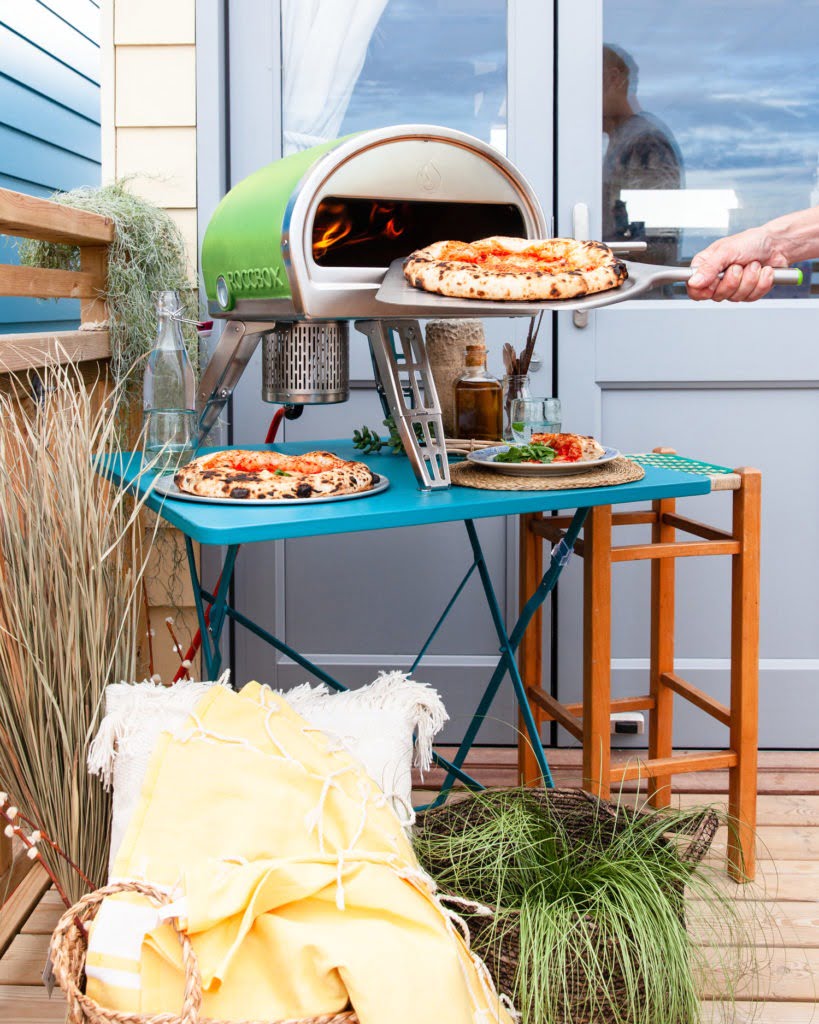 Looking for advice on buying outdoor ovens? Then read this detailed buyer's guide by interior stylist & blogger Maxine Brady from We Love Home with Gozney.