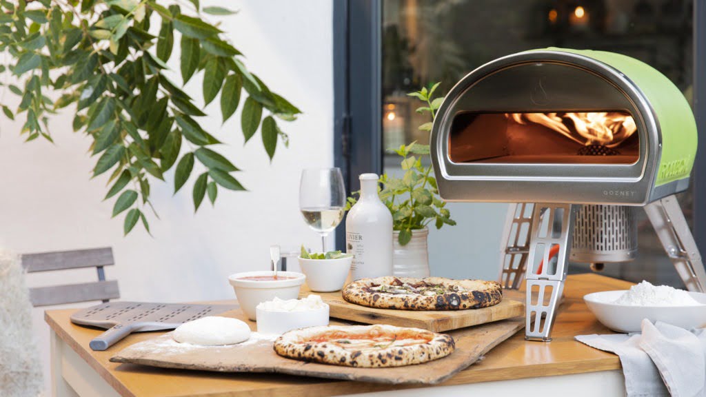 Looking for advice on buying outdoor ovens? Then read this detailed buyer's guide by interior stylist & blogger Maxine Brady from We Love Home with Gozney.