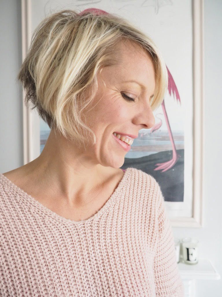 Review of the Geneo+ Superfacial at Nu-Beau for Instantly younger and plumper looking shik by lifestyle blogger Maxine Brady GIFTED ITEM