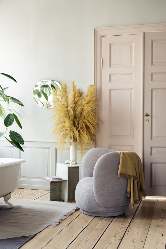 No Money? No problem! In this post, interior stylist Maxine Brady shares her luxe design ideas to give your home your luxe look for less