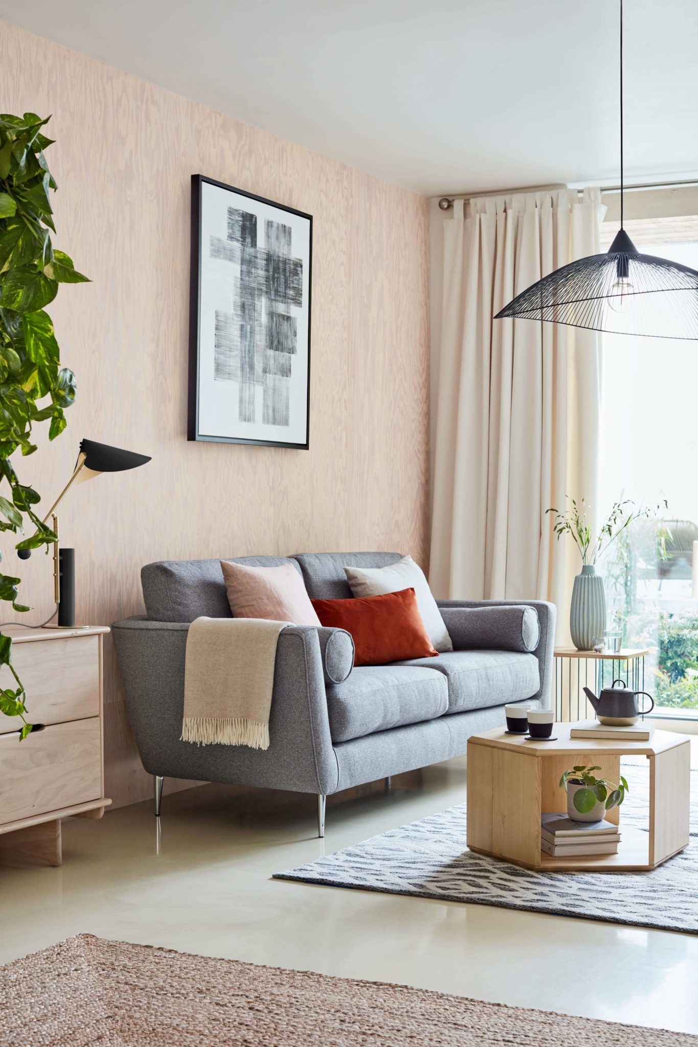 5 smart rental tips for new tenants. Advice and rental hacks on what you need to do before signing that tenancy agreement.